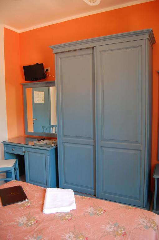 Hotel Villa Ombrosa Portoferraio Szoba fotó