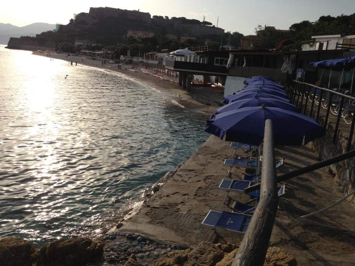 Hotel Villa Ombrosa Portoferraio Kültér fotó