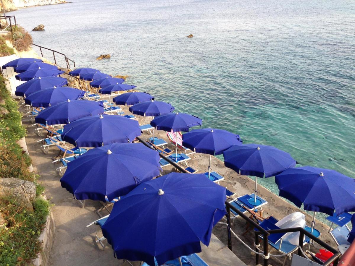 Hotel Villa Ombrosa Portoferraio Kültér fotó