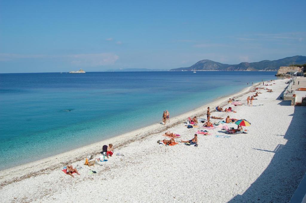 Hotel Villa Ombrosa Portoferraio Szoba fotó