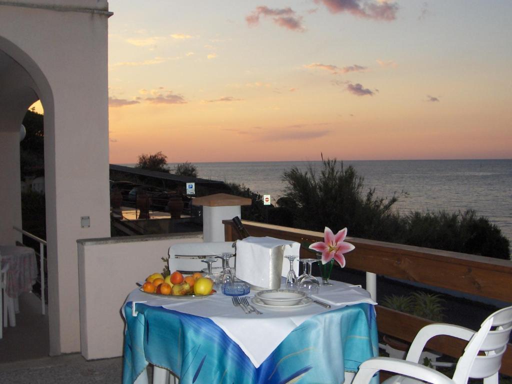 Hotel Villa Ombrosa Portoferraio Kültér fotó