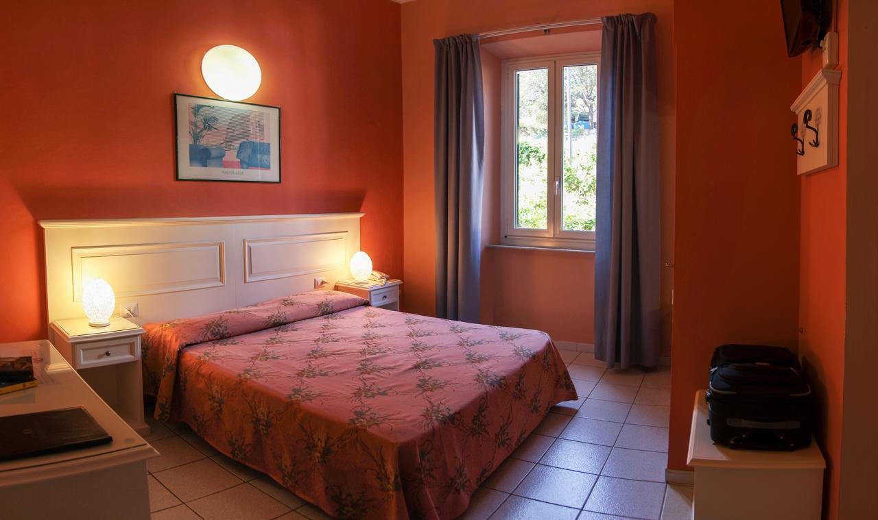 Hotel Villa Ombrosa Portoferraio Szoba fotó