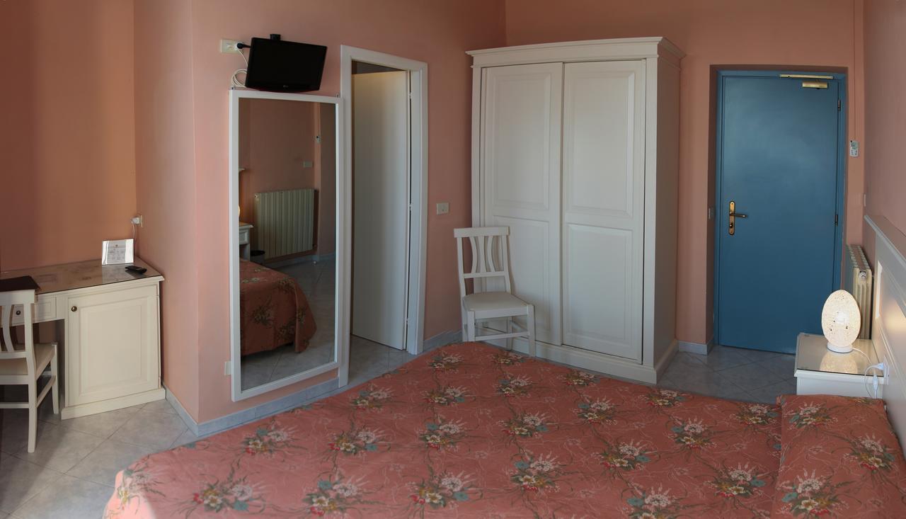 Hotel Villa Ombrosa Portoferraio Kültér fotó